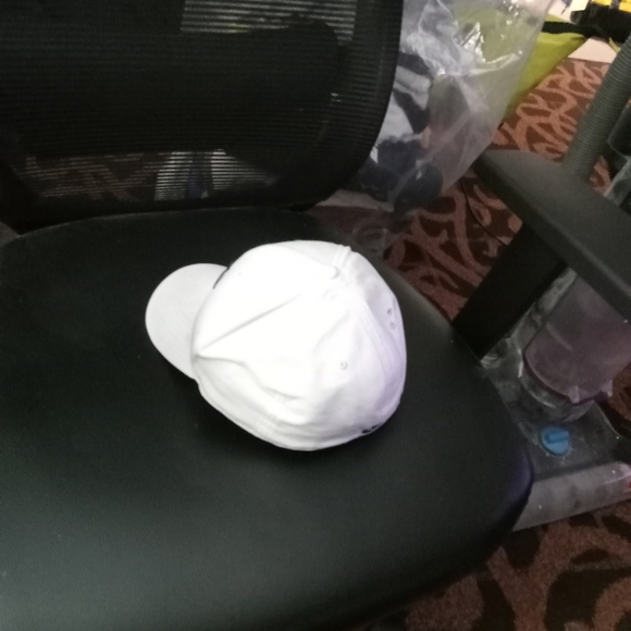 Nike Hat - Picture 2 of 4